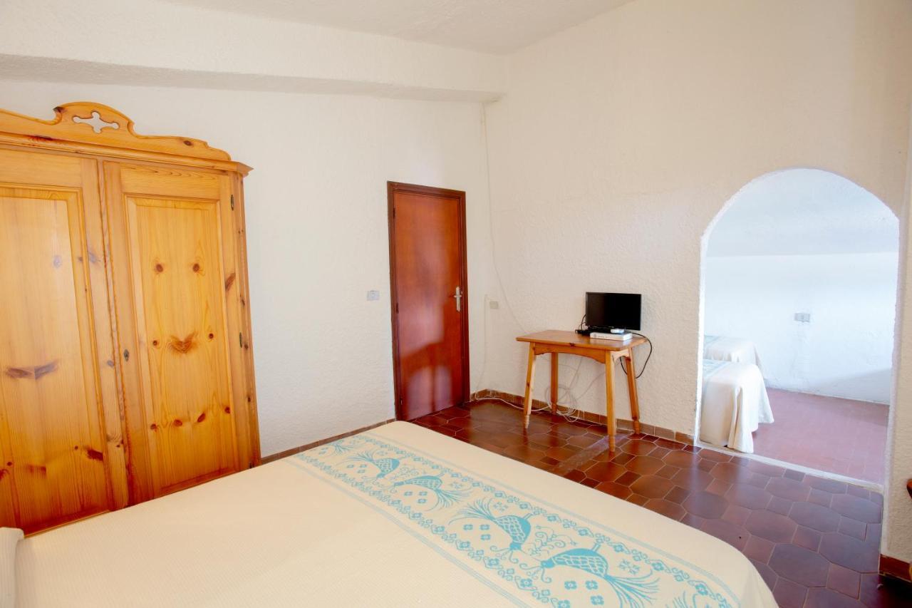 Hotel Al Faro San Teodoro  Eksteriør bilde