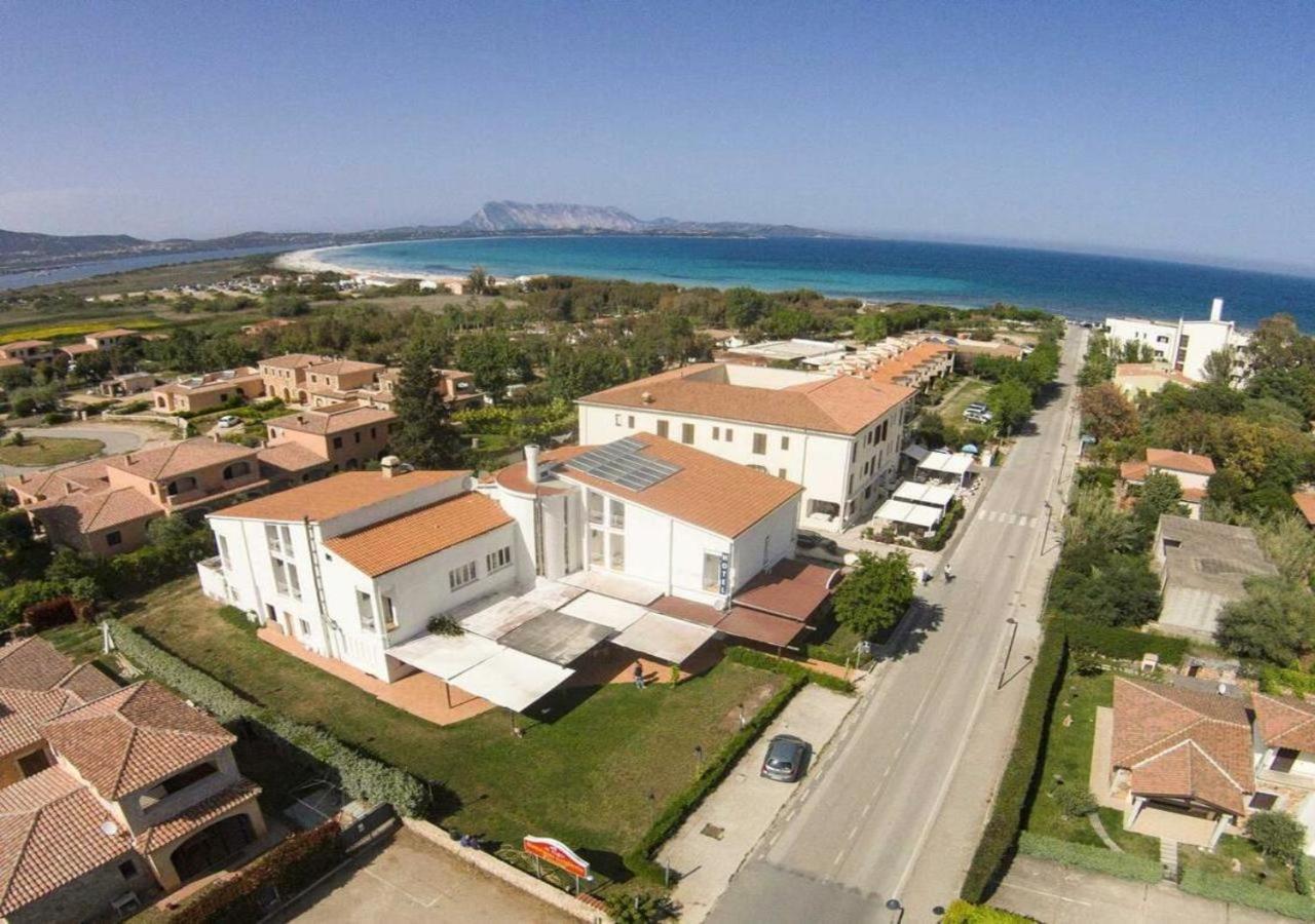 Hotel Al Faro San Teodoro  Eksteriør bilde