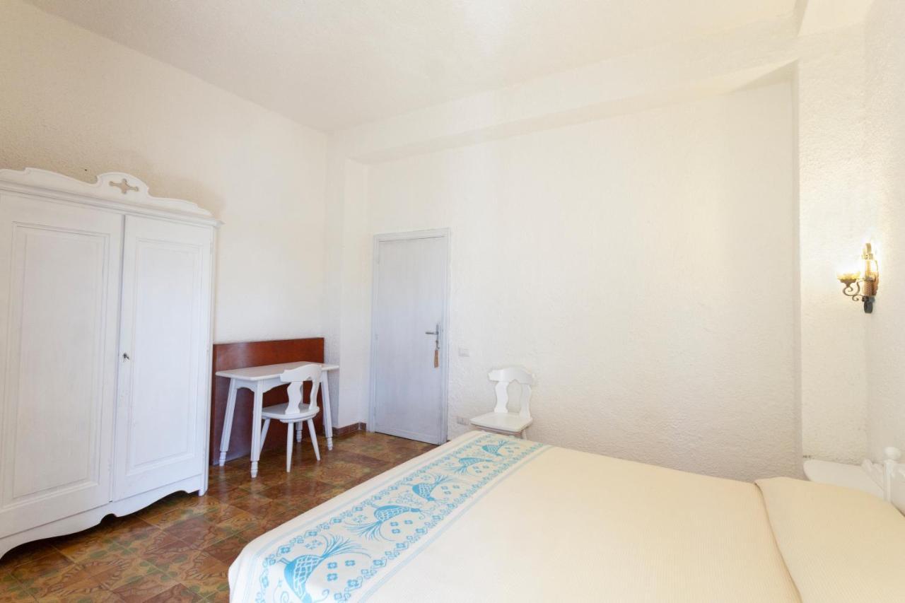 Hotel Al Faro San Teodoro  Eksteriør bilde