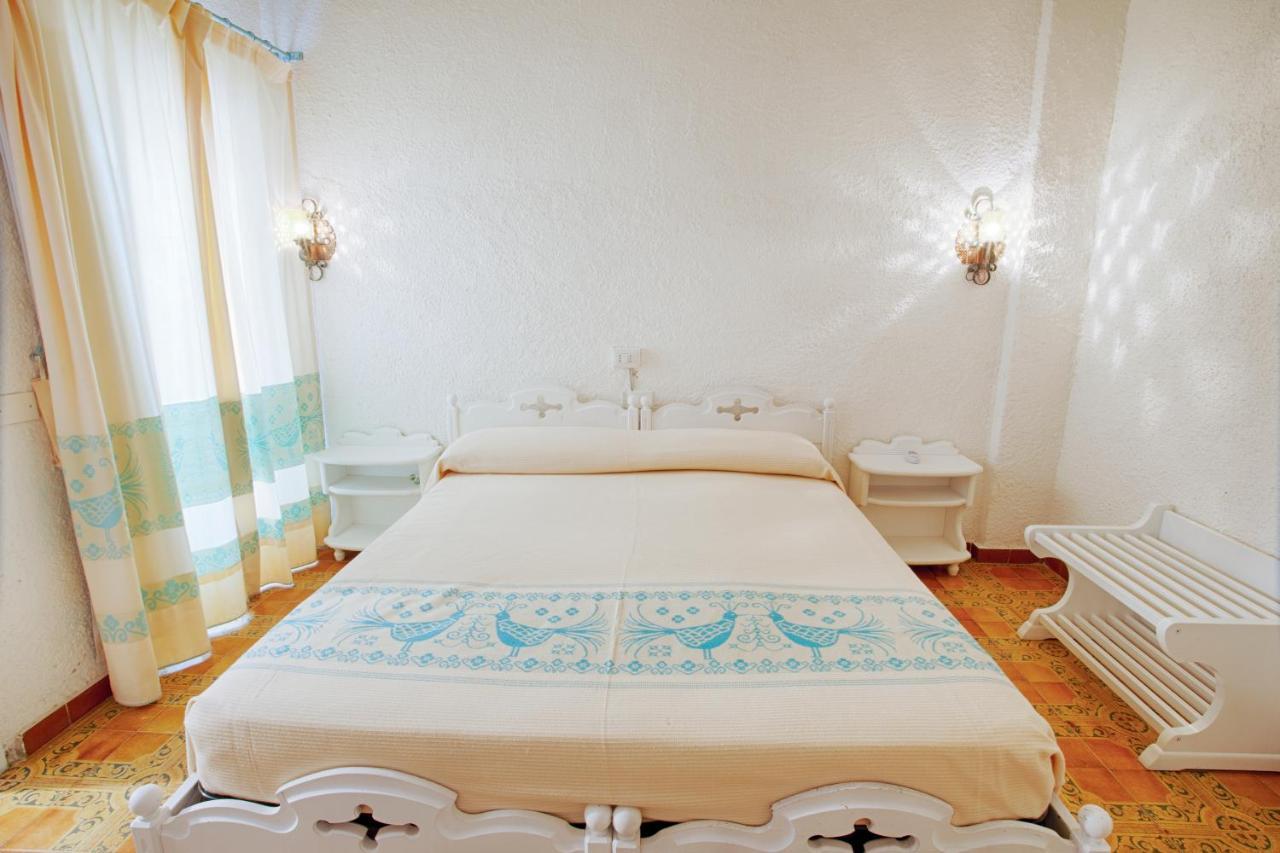 Hotel Al Faro San Teodoro  Eksteriør bilde