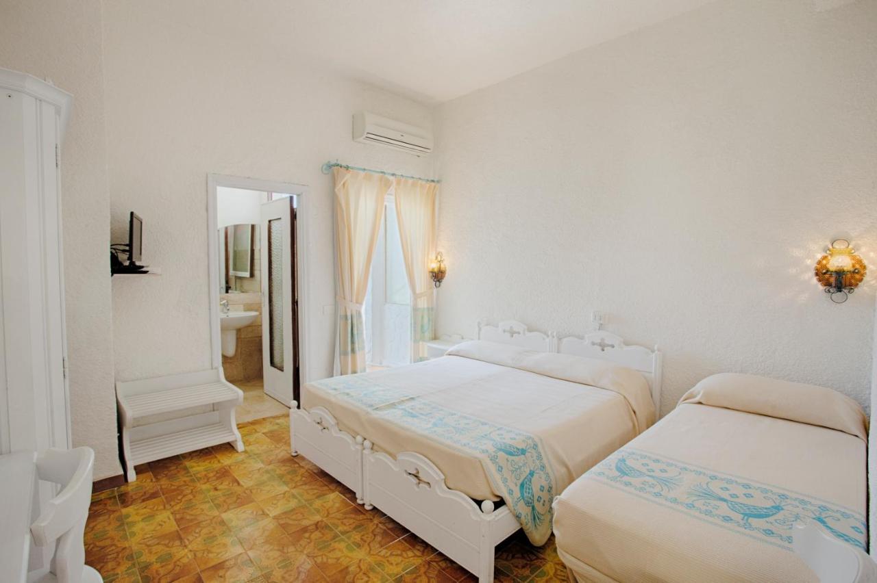 Hotel Al Faro San Teodoro  Eksteriør bilde